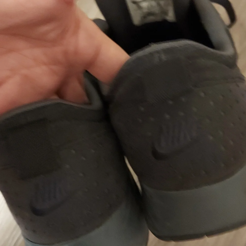 Nike air max tavas in triple black